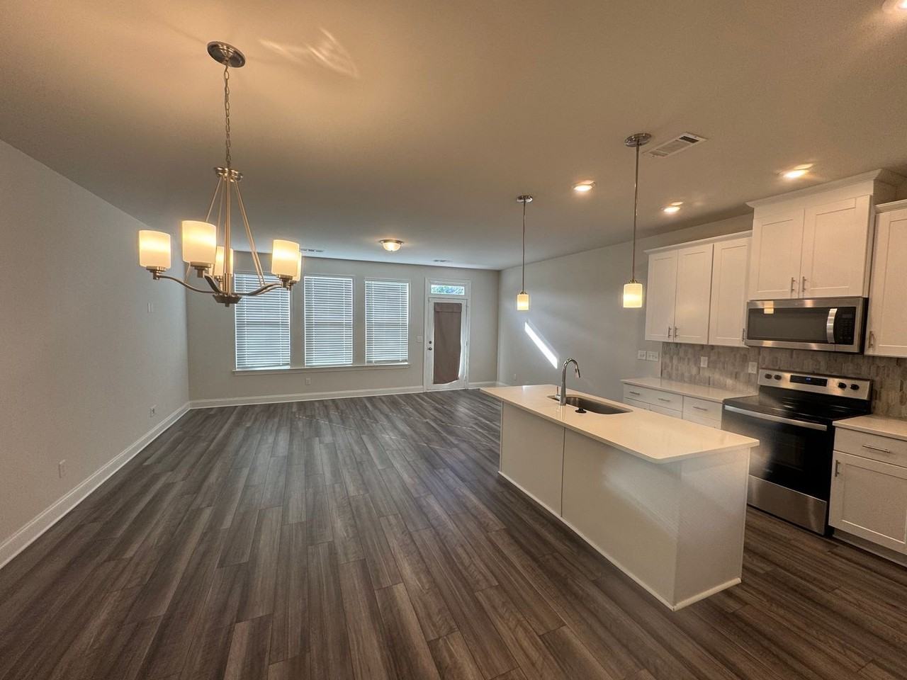 271 Netherlands Blvd - Photo 2 of 14