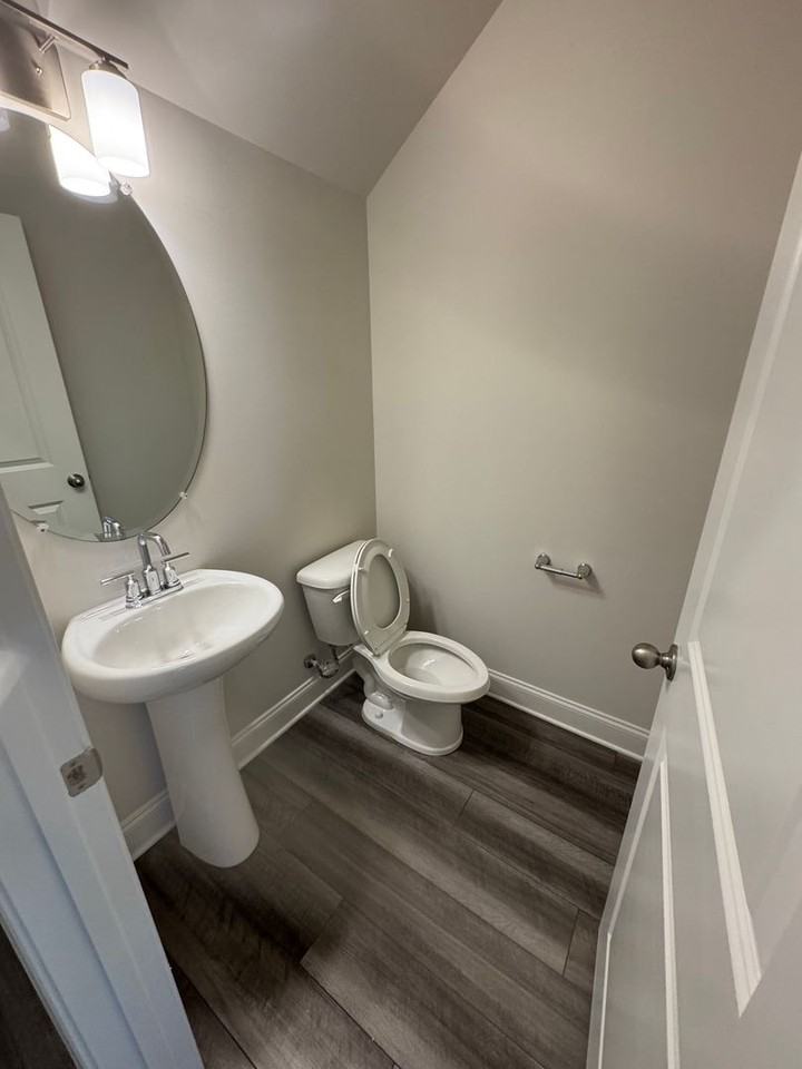 271 Netherlands Blvd - Photo 4 of 14