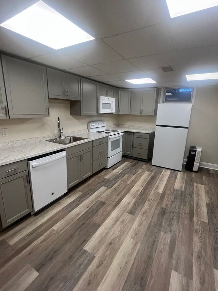 3715 Old Forest Rd - Photo 4 of 8