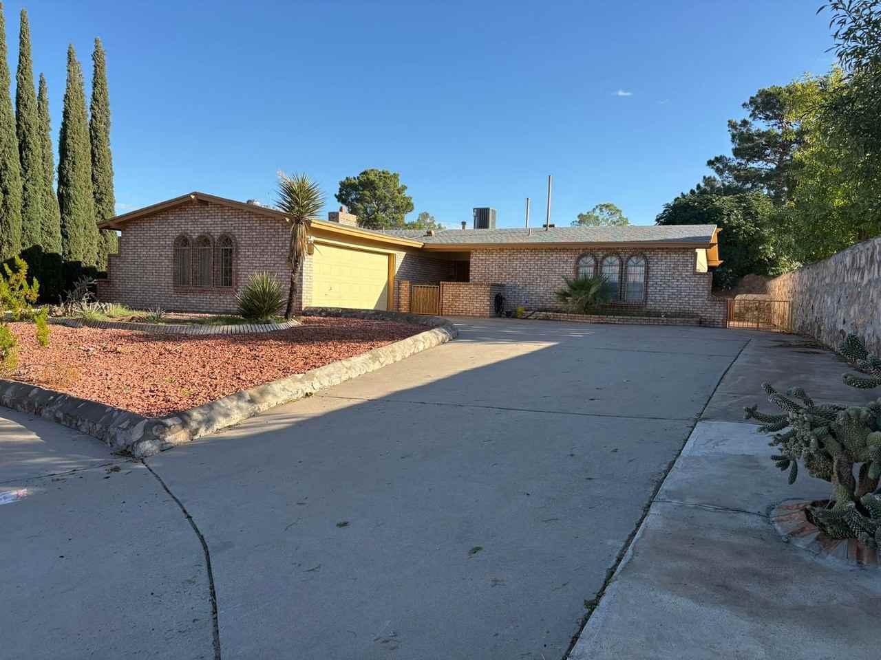 304 La Sombra Way - Photo 2 of 38