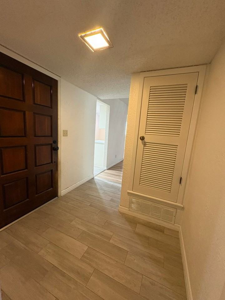 304 La Sombra Way - Photo 7 of 38