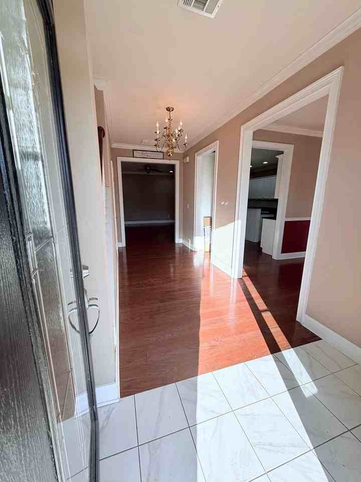 24 Courtyard Ln - Photo 2 of 19