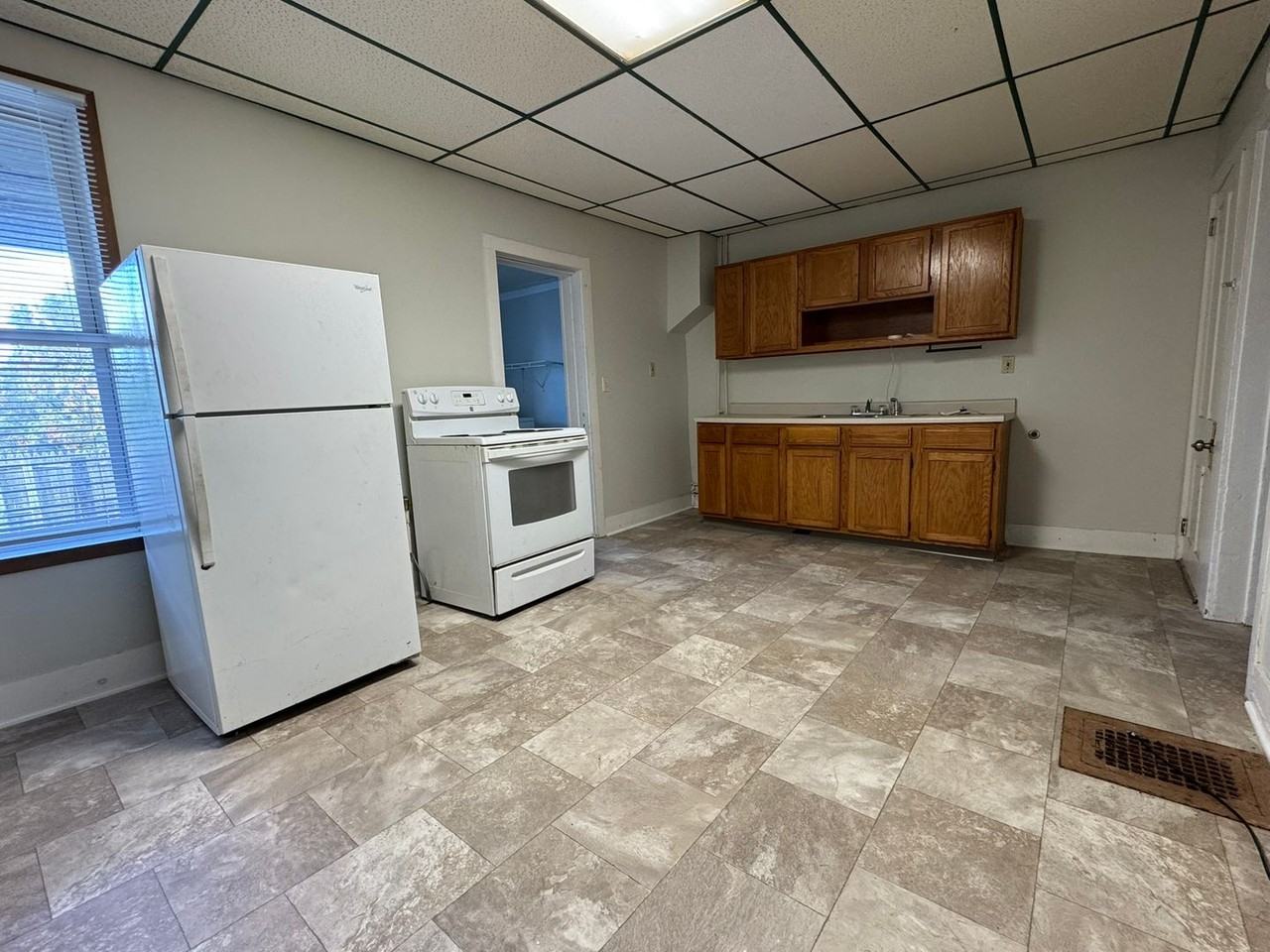 42 Filbert St - Photo 4 of 15