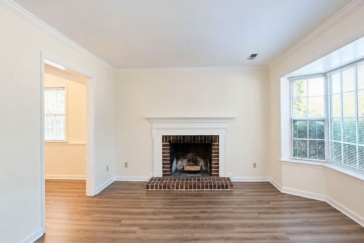 73 Court Pl - Photo 2 of 15