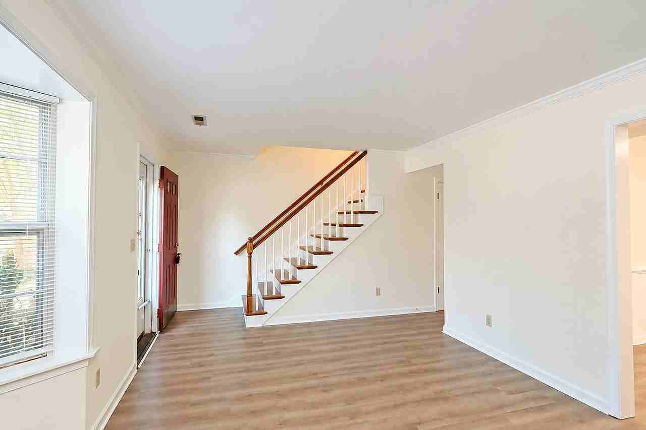 73 Court Pl - Photo 3 of 15
