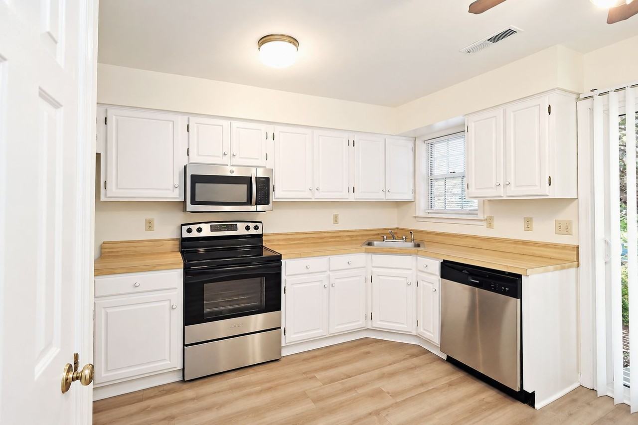 73 Court Pl - Photo 4 of 15