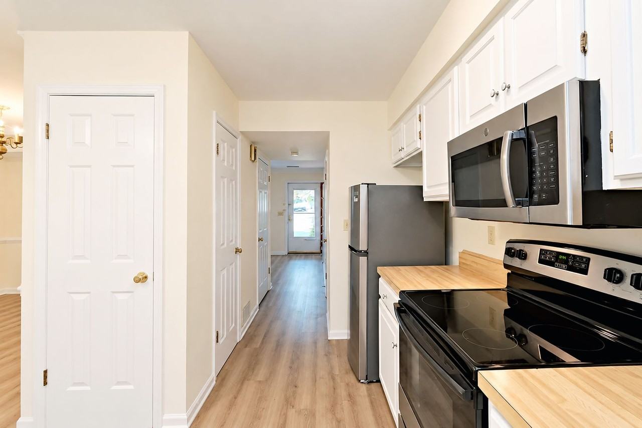 73 Court Pl - Photo 6 of 15