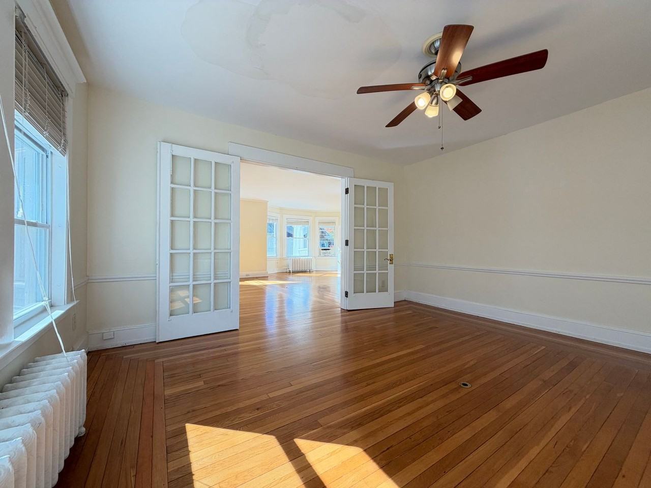 323 Willow St - Photo 3 of 23