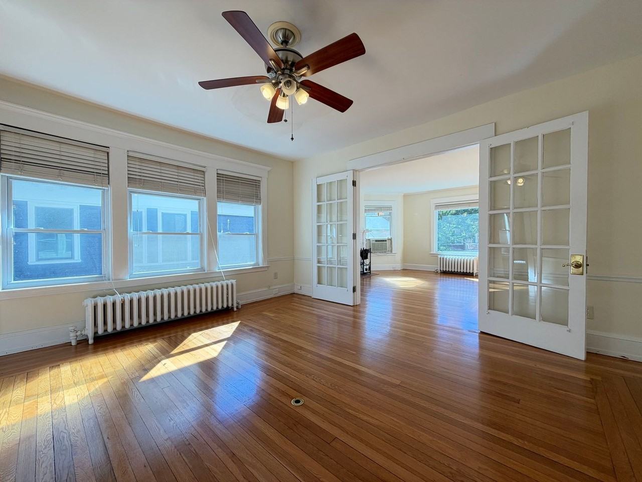 323 Willow St - Photo 4 of 23