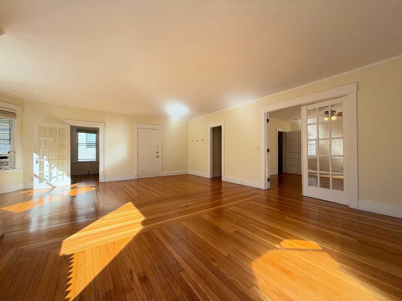 323 Willow St - Photo 7 of 23