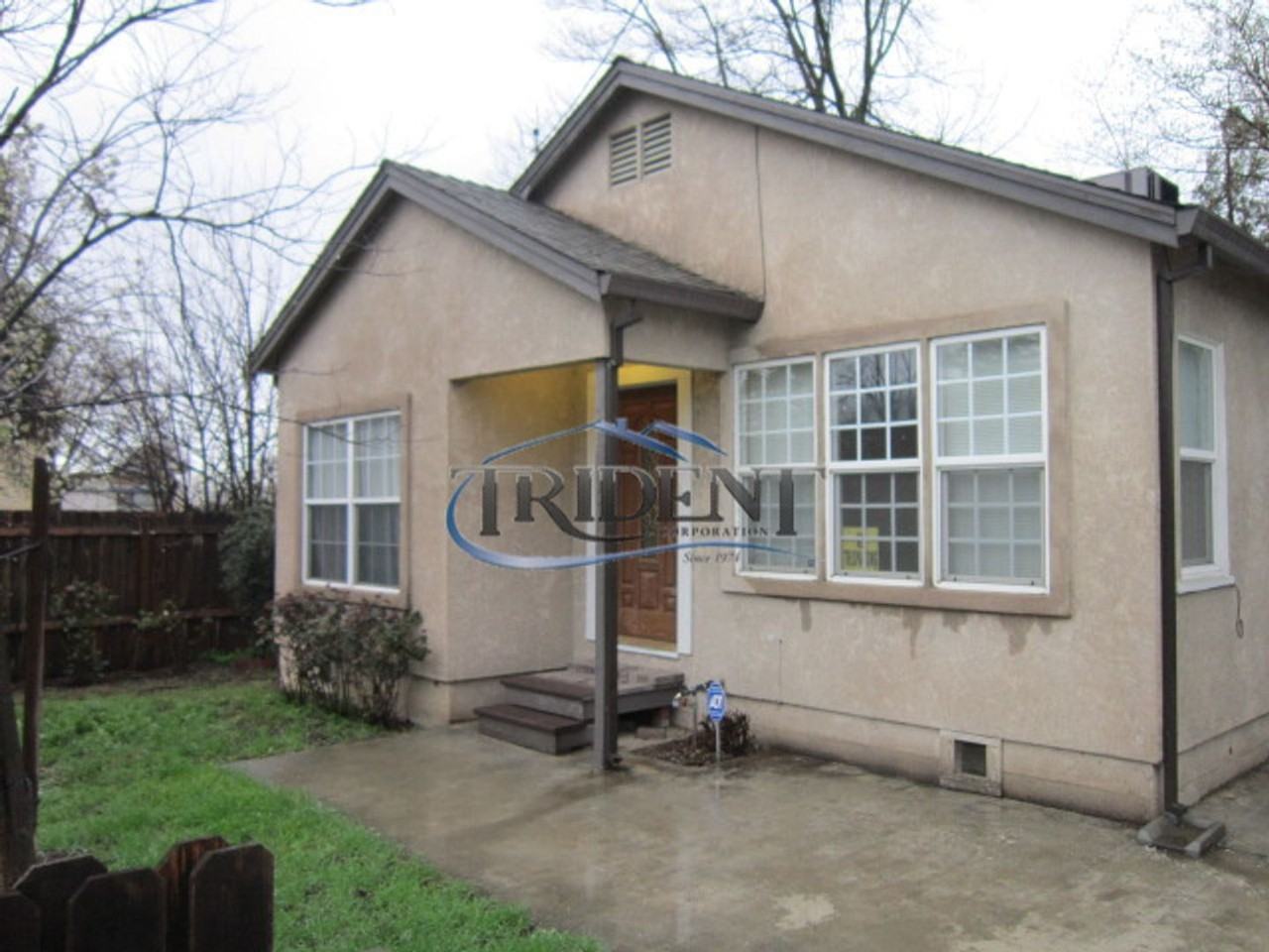 1016 Blue St - Photo 2 of 4