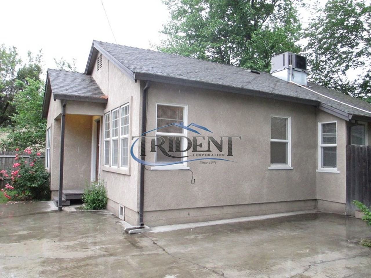 1016 Blue St - Photo 3 of 4