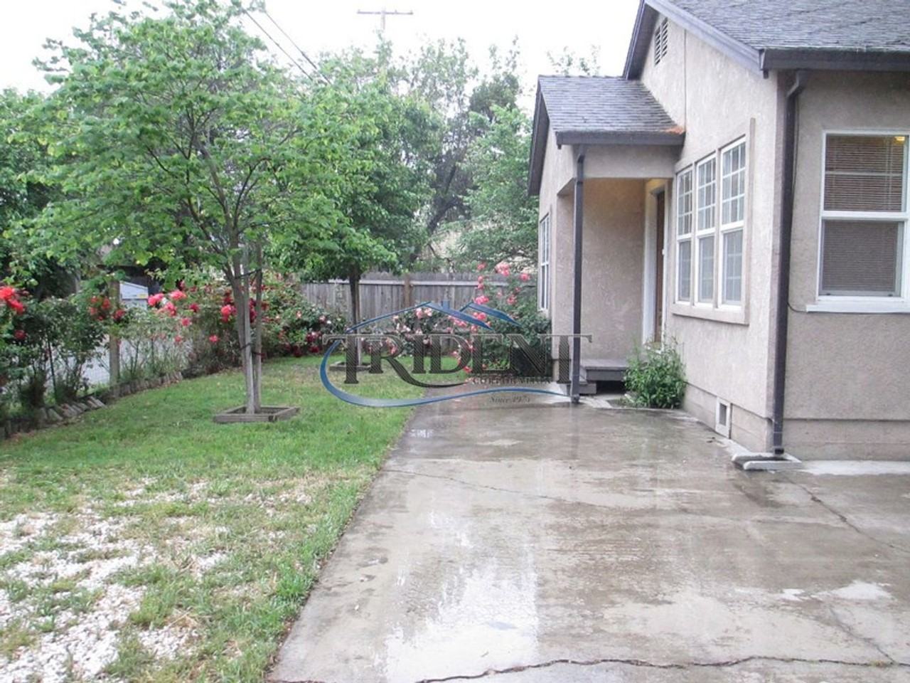 1016 Blue St - Photo 4 of 4