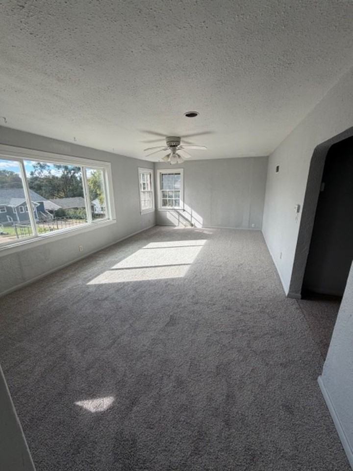 3119 Garretson Ave - Photo 4 of 13