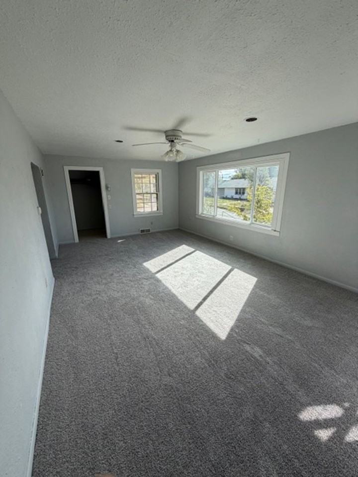 3119 Garretson Ave - Photo 5 of 13
