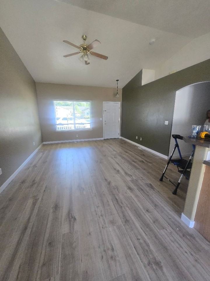 1001 W Verbena Dr - Photo 2 of 10