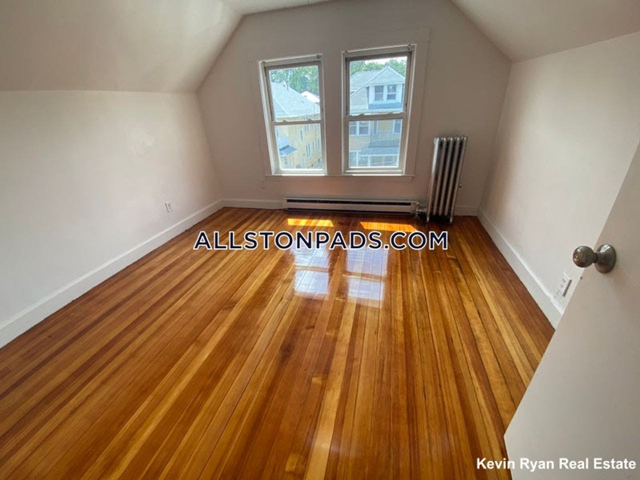 15 Boulevard Ter - Photo 2 of 8