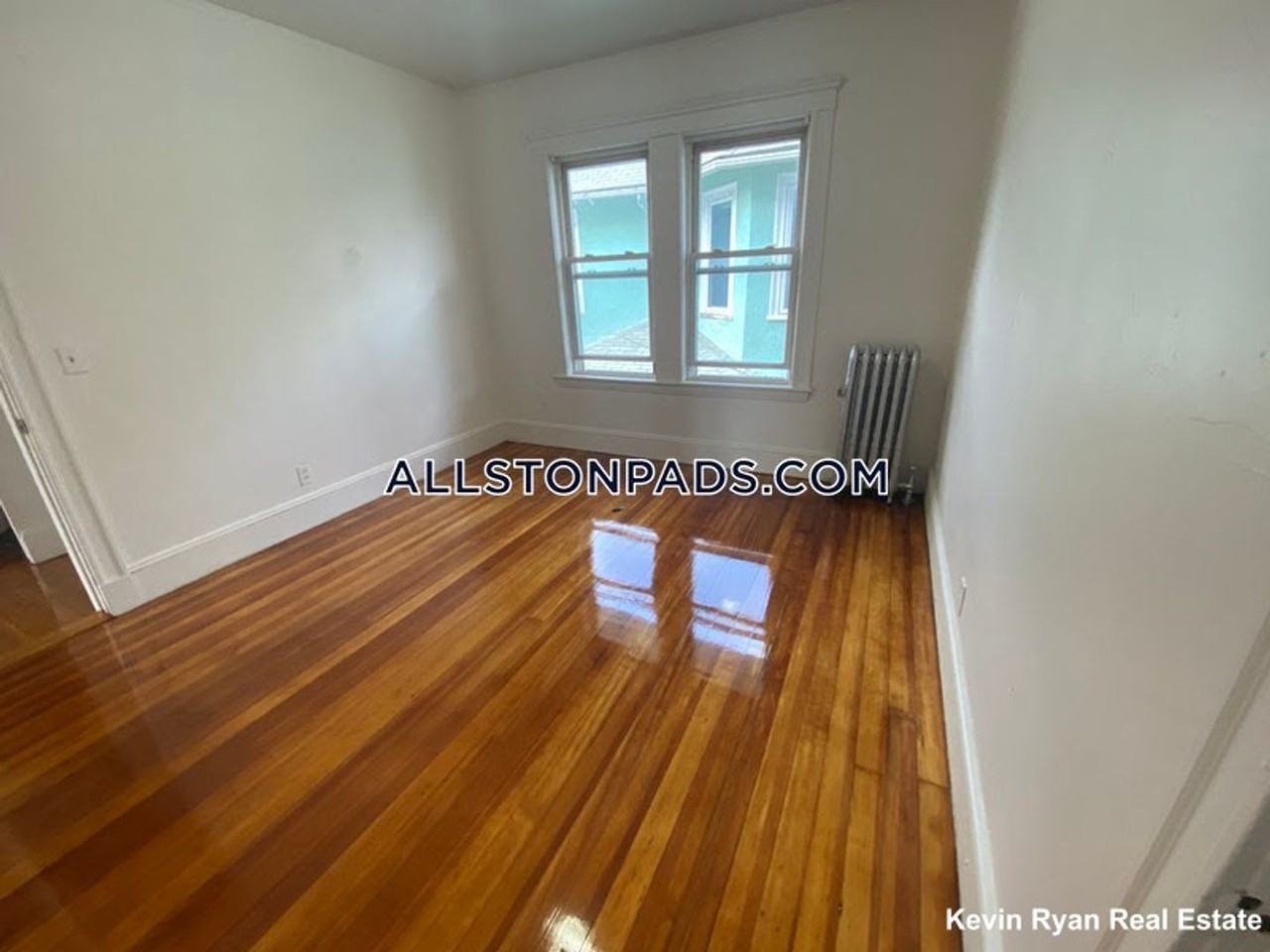 15 Boulevard Ter - Photo 3 of 8