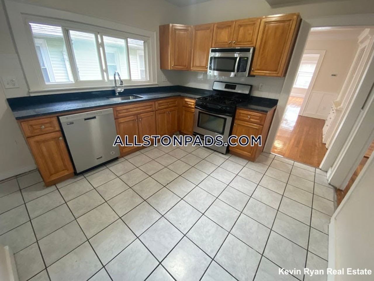 15 Boulevard Ter - Photo 5 of 8