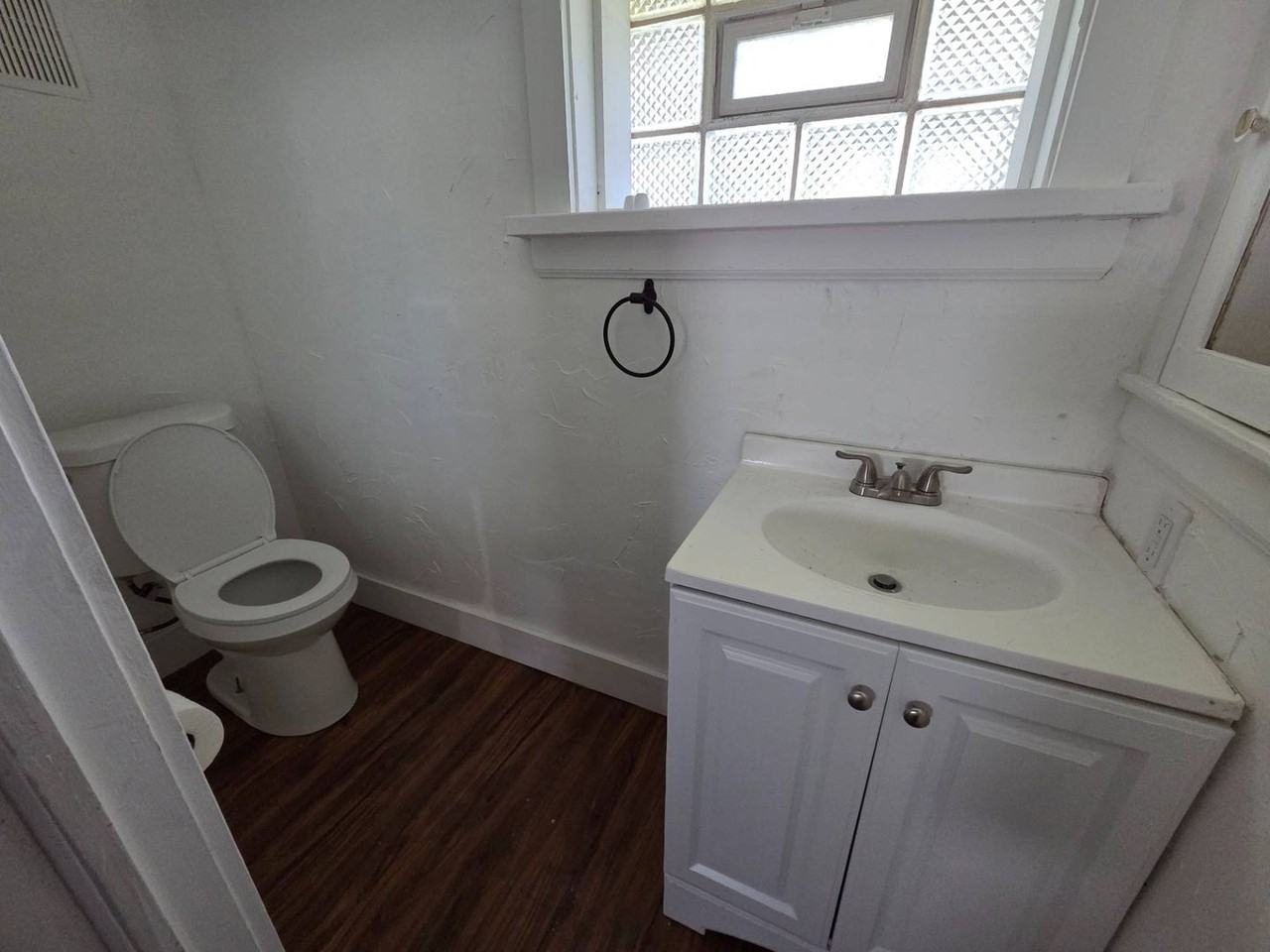 1885 Penrose Ave - Photo 2 of 50