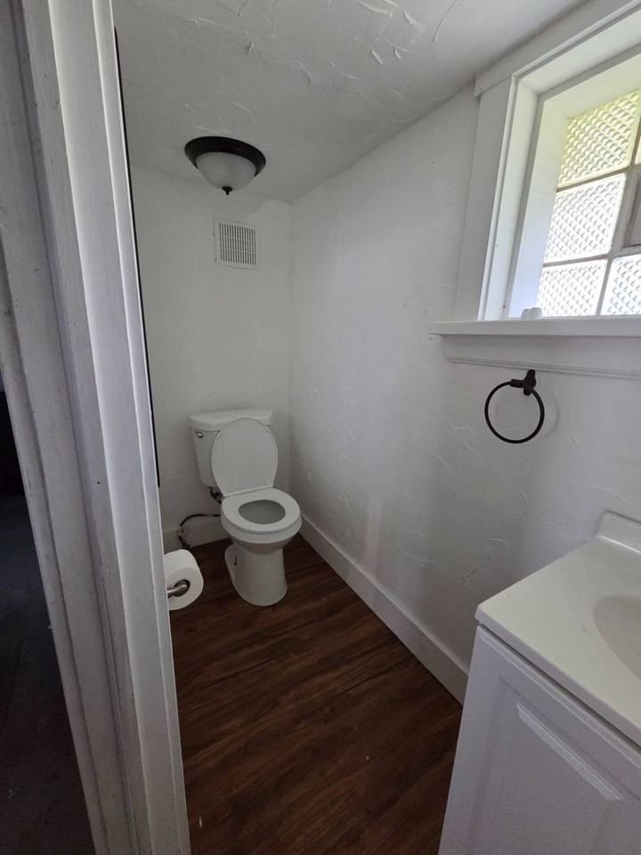 1885 Penrose Ave - Photo 3 of 50