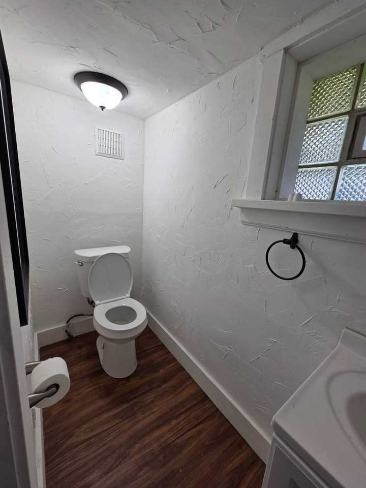 1885 Penrose Ave - Photo 5 of 50