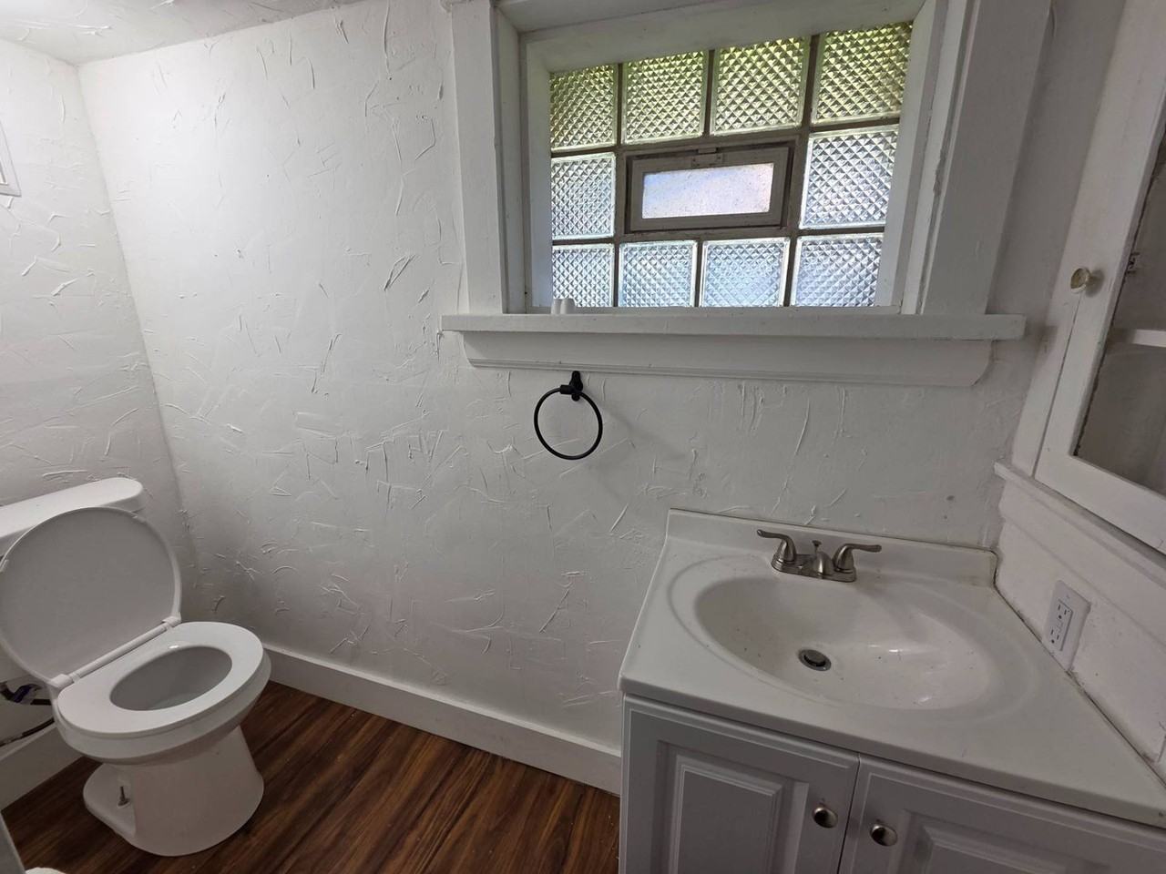 1885 Penrose Ave - Photo 6 of 50