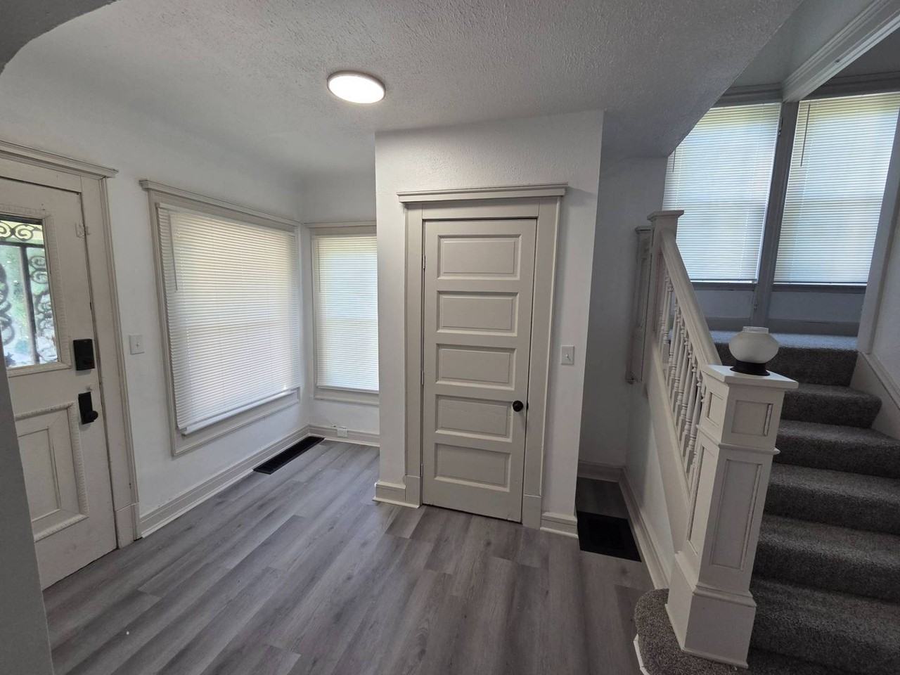 1885 Penrose Ave - Photo 7 of 50
