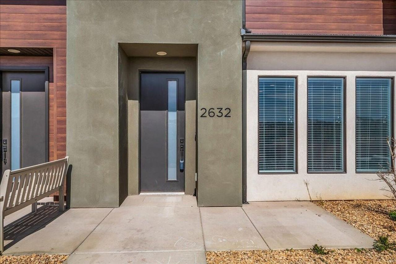 2632 E Wake Forest Ln - Photo 2 of 19
