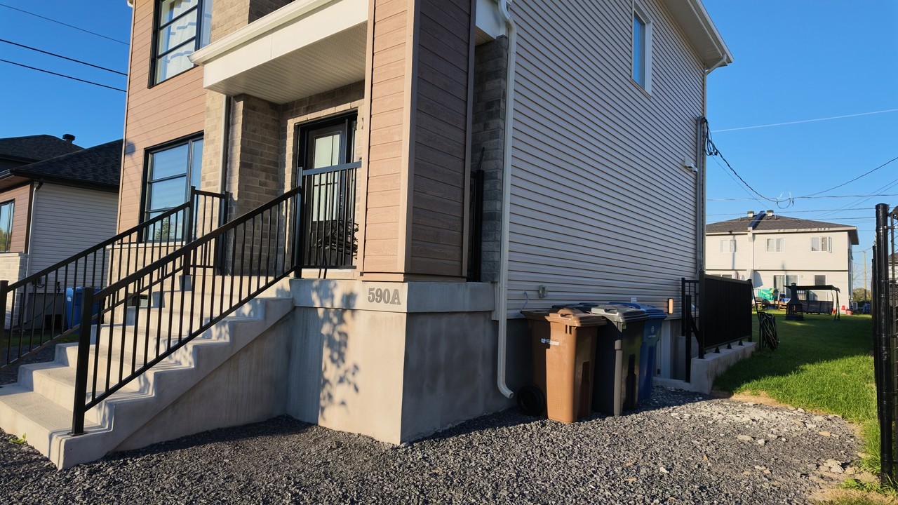 590 Rue François-Xavier-Garneau #590a - Photo 4 of 33