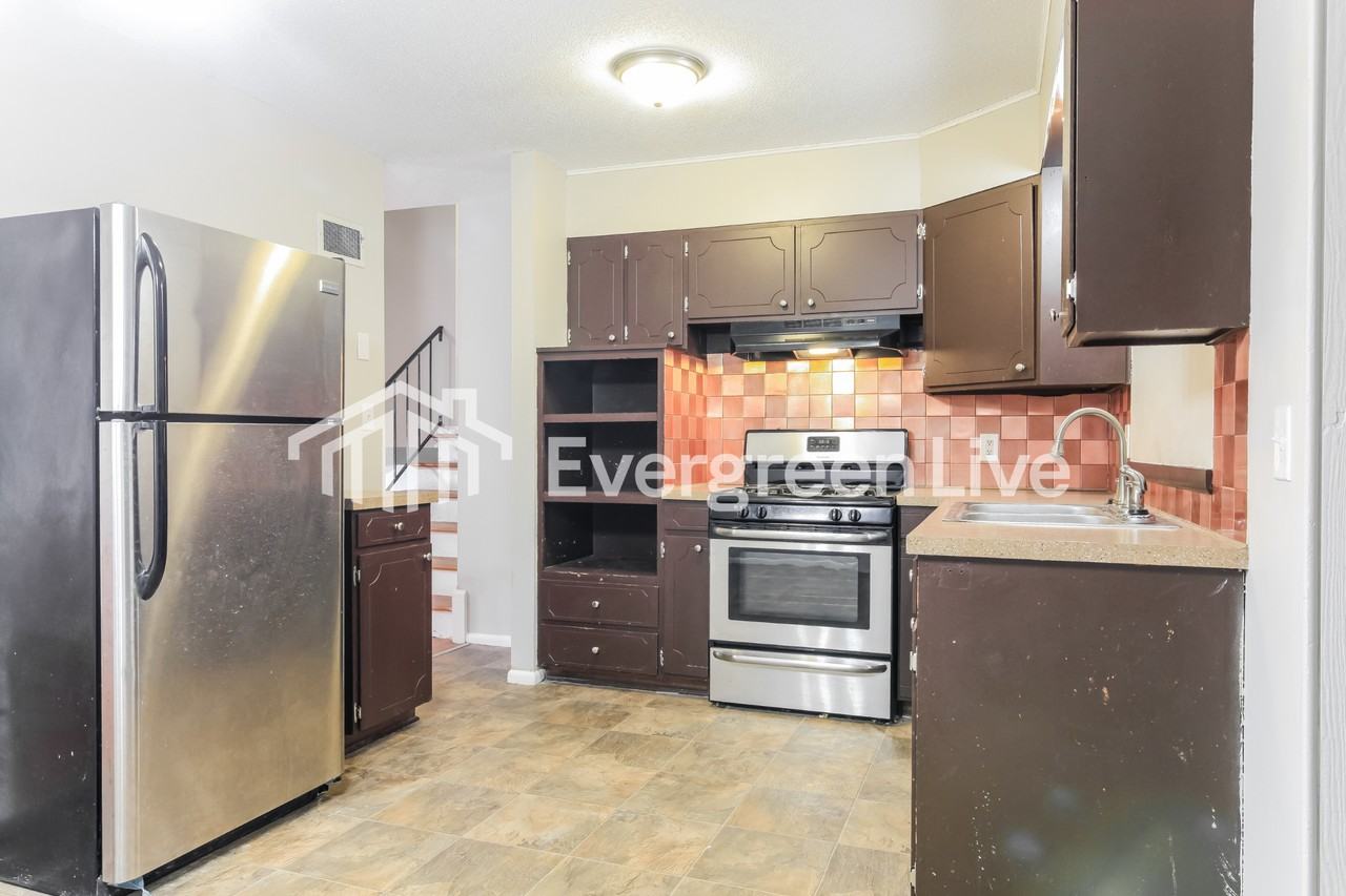 12002 Belmont Ave - Photo 3 of 8