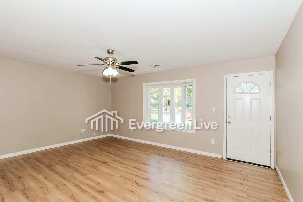 1013 Wellspring Dr - Photo 3 of 15