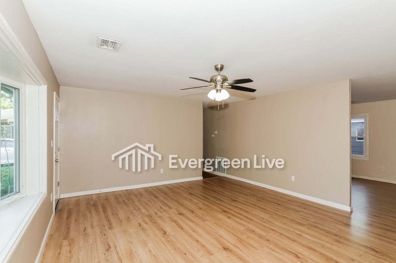 1013 Wellspring Dr - Photo 4 of 15