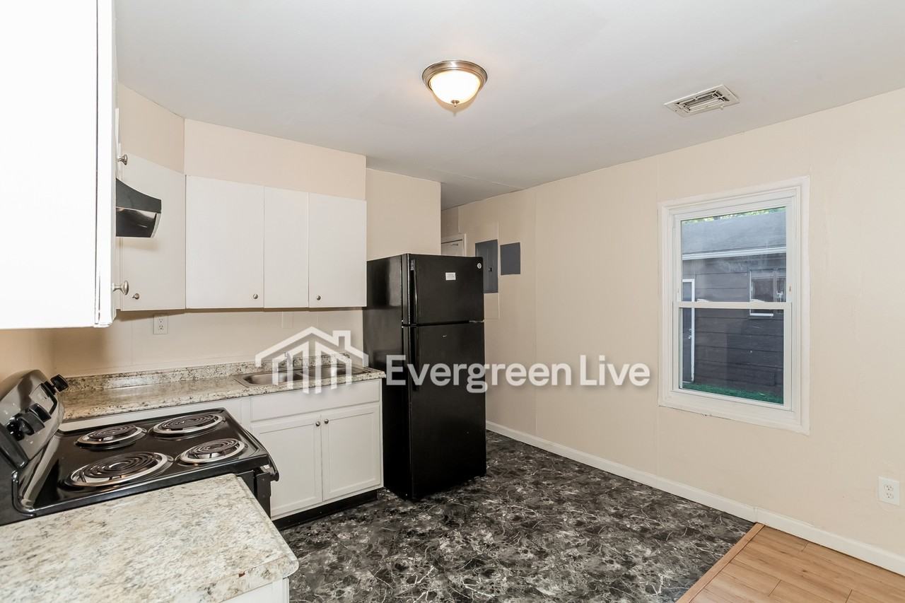 1013 Wellspring Dr - Photo 5 of 15