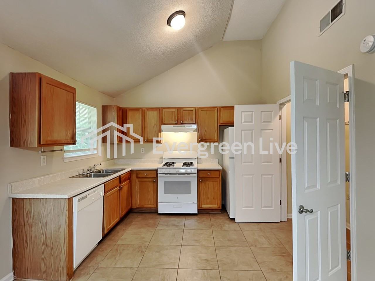510 Cherry Branch Ln - Photo 5 of 16