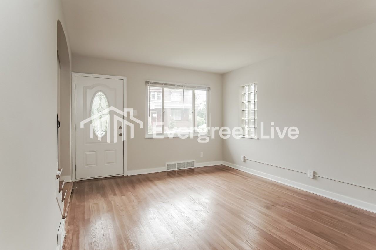 823 Elizabeth St - Photo 3 of 15