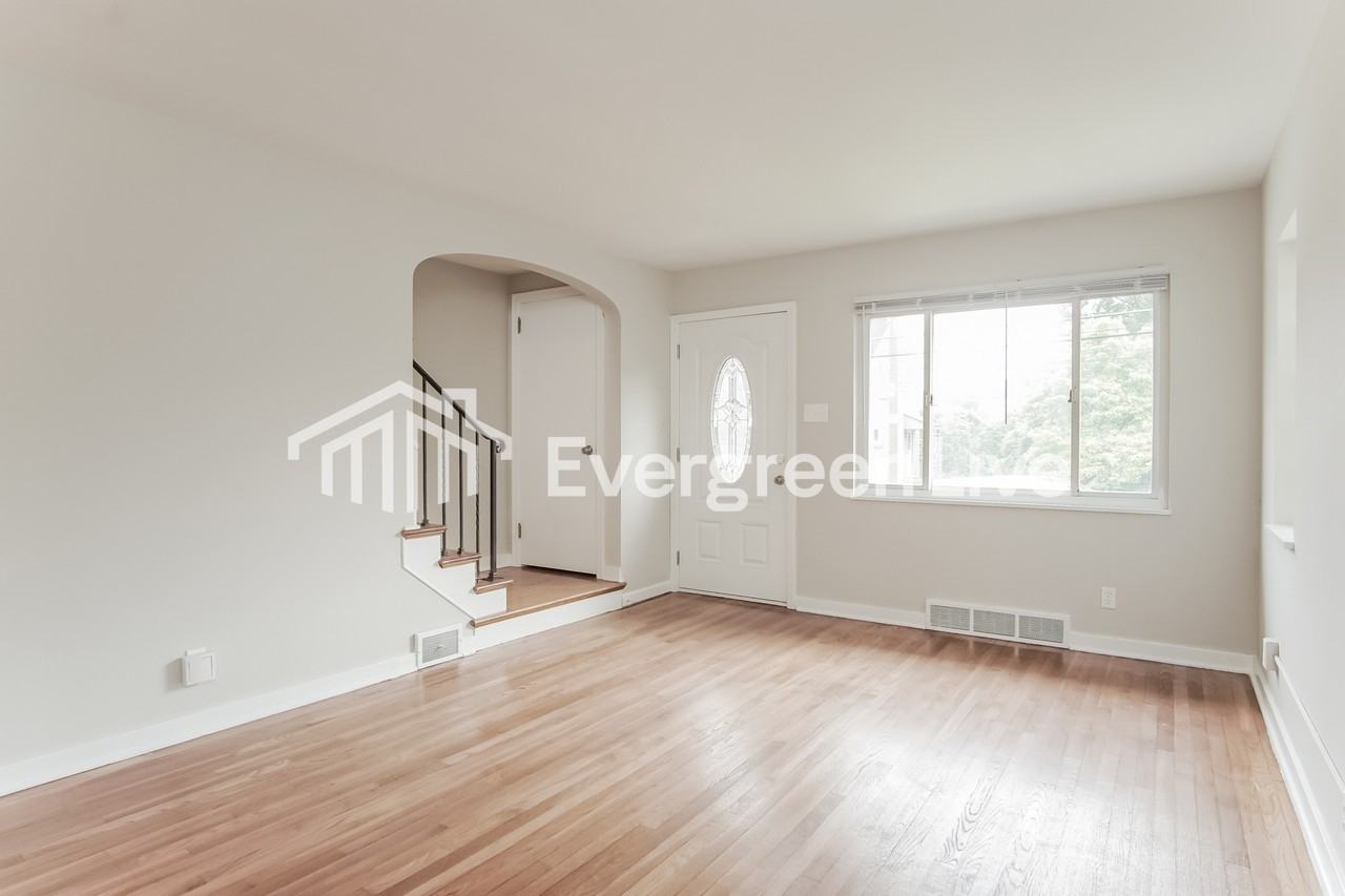 823 Elizabeth St - Photo 4 of 15
