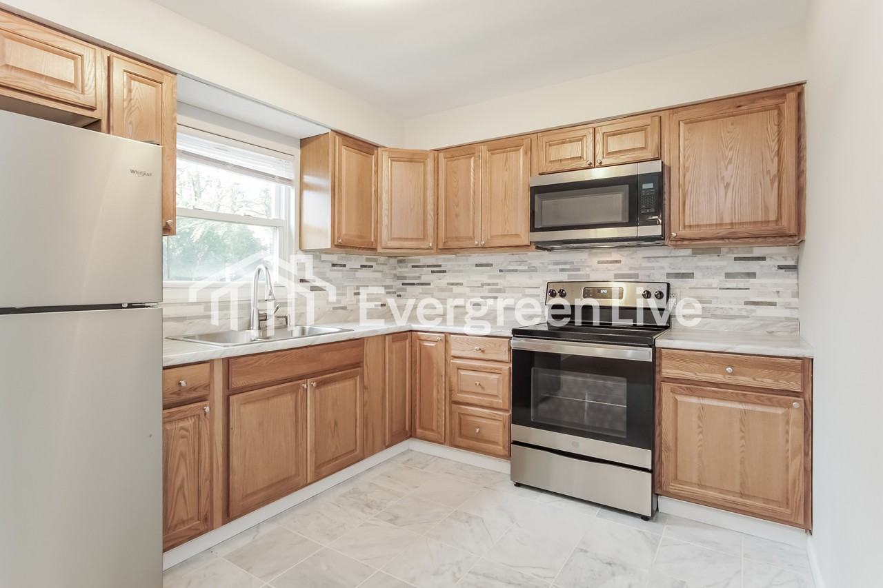 823 Elizabeth St - Photo 7 of 15