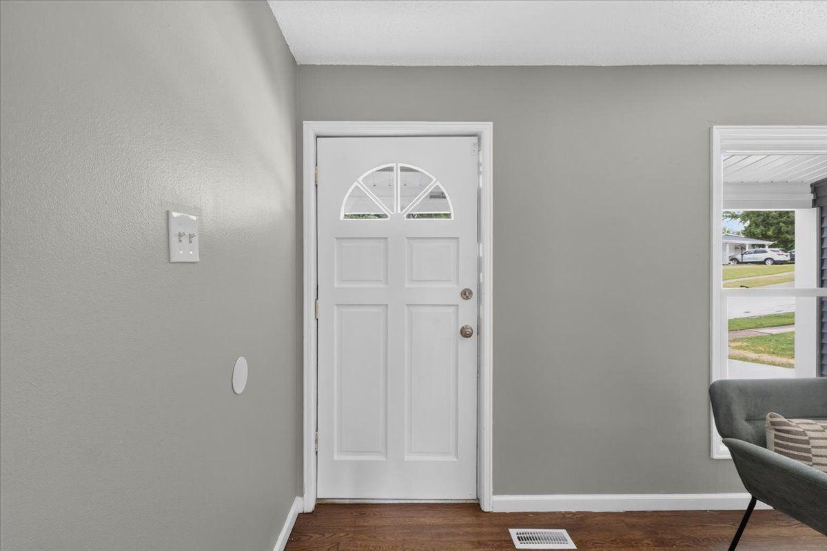 11644 Altozano Ln - Photo 6 of 40