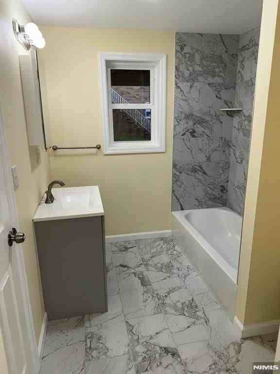 201 Eagle St - Photo 4 of 6