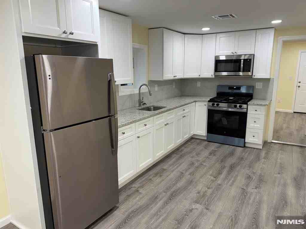 201 Eagle St - Photo 6 of 6