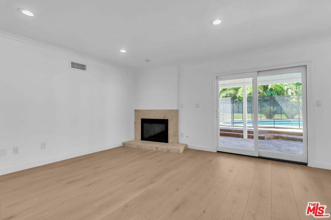 12313 Jolette Ave - Photo 3 of 30