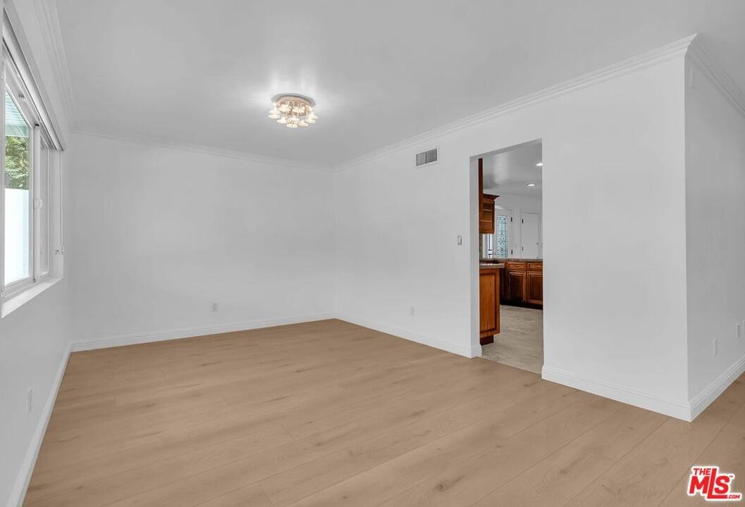 12313 Jolette Ave - Photo 4 of 30
