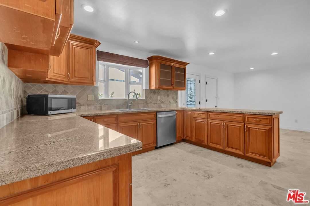 12313 Jolette Ave - Photo 5 of 30