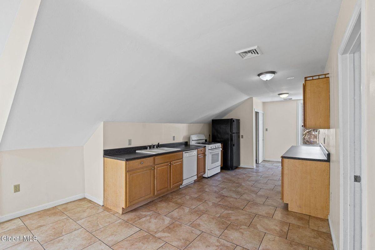 447 Ontario St - Photo 3 of 13