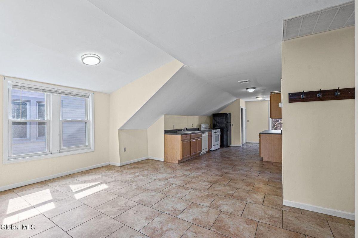 447 Ontario St - Photo 4 of 13