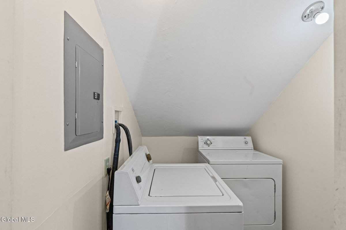 447 Ontario St - Photo 7 of 13