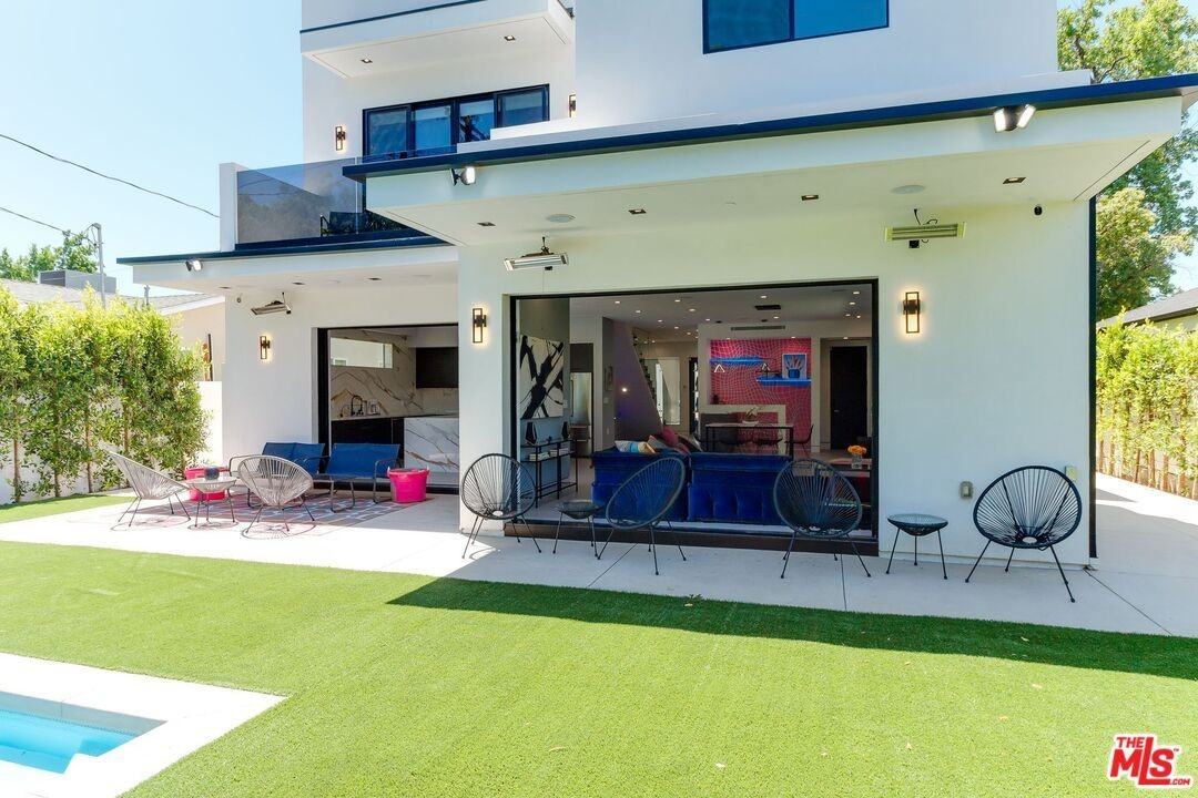 18015 Martha St - Photo 4 of 50