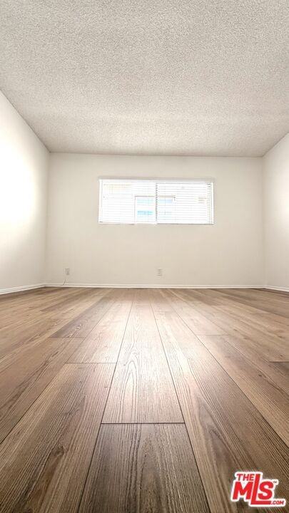 1220 Wellesley Ave ##7 - Photo 6 of 20