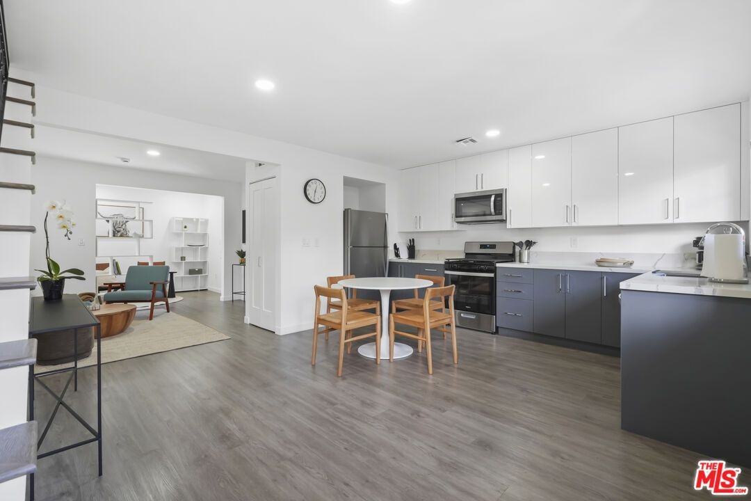 753 N Garfield Ave - Photo 5 of 22